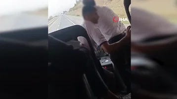 Pes dedirten anlar: Otobüs seyir halindeyken şoför değişimi yaptılar