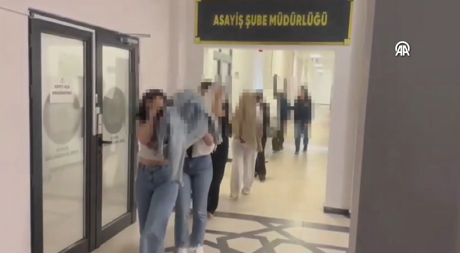 Kocaeli merkezli fuhuş operasyonunda 18 şüpheli yakalandı