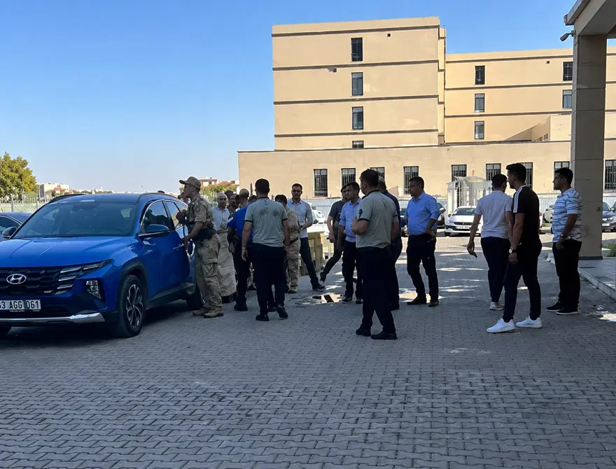 Cinsel istismar şüphelisine hastane bahçesinde infaz 1 Cinsel istismar şüphelisine hastane bahçesinde infaz 1
