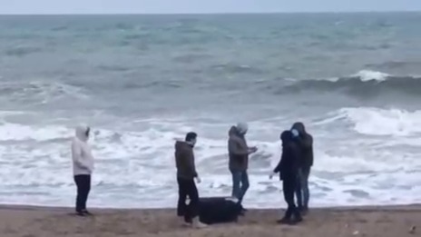 Kıyıya vuran çantadan uyuşturucu çıktı