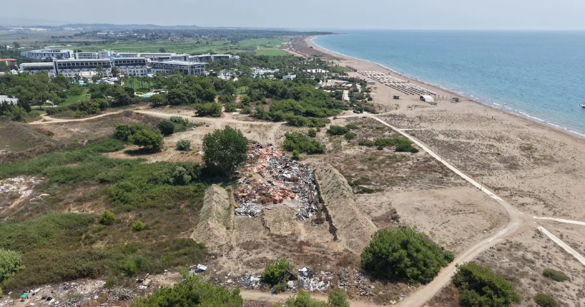 Antalya'da plajı çöplüğe çeviren beş yıldızlı otele para cezası