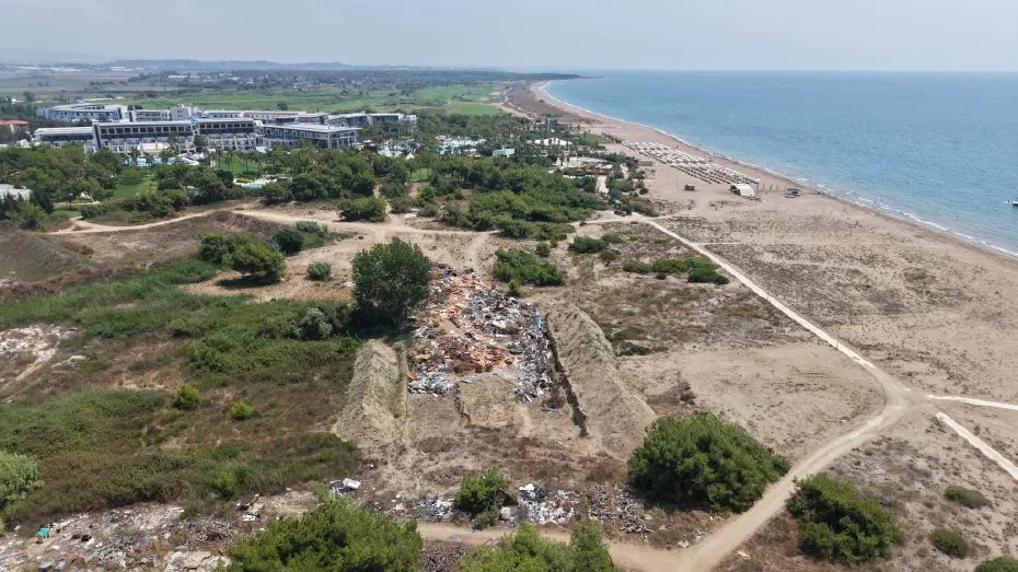 Antalya'da plajı çöplüğe çeviren beş yıldızlı otele para cezası
