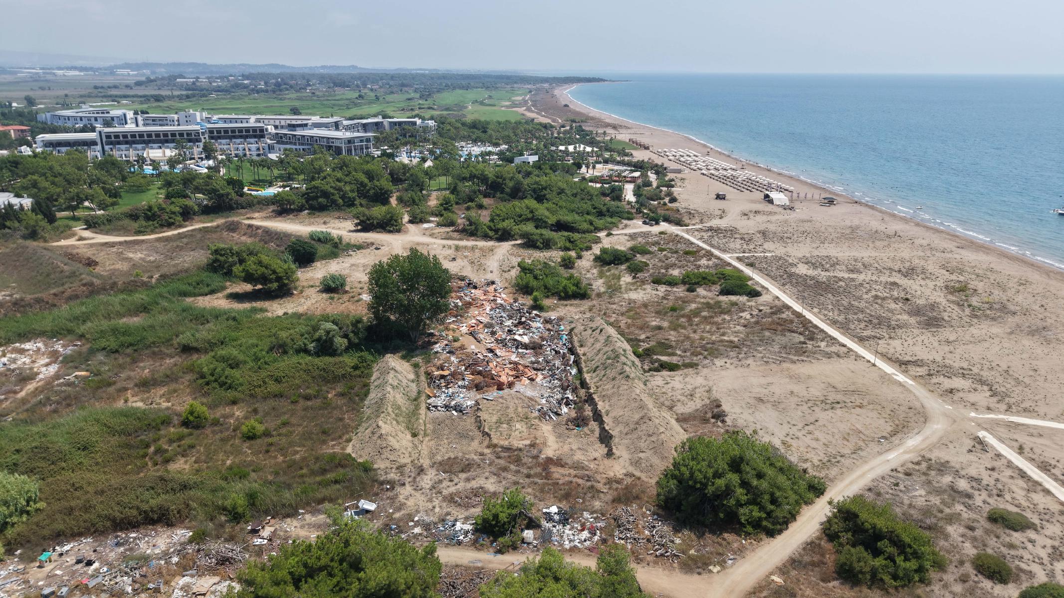 Antalya'da plajı çöplüğe çeviren beş yıldızlı otele para cezası