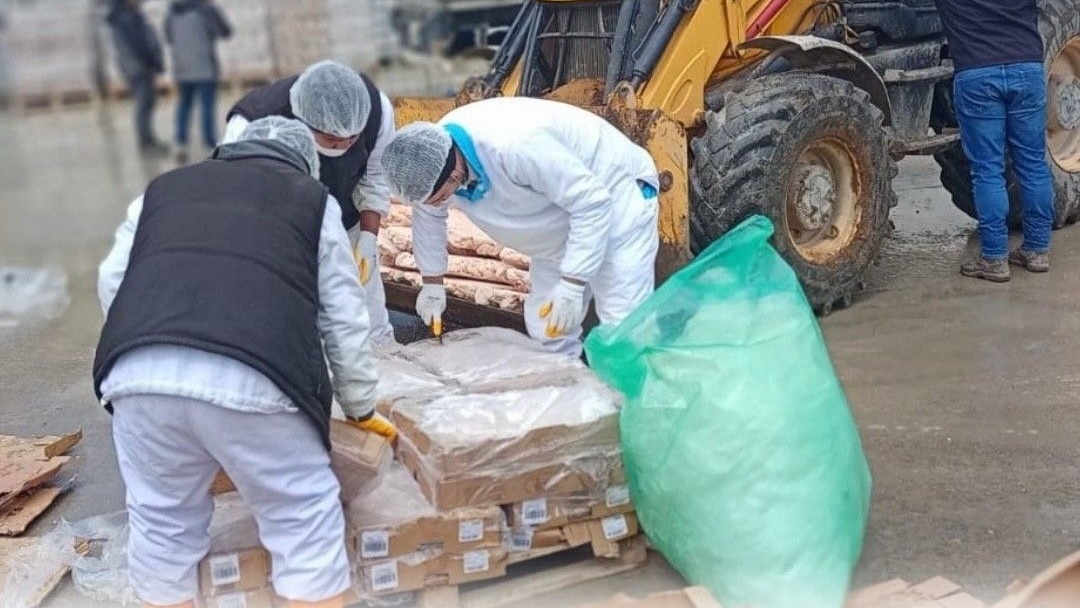 Sakarya'da son tüketim tarihi geçmiş 32 ton tavuk eti ele geçirildi