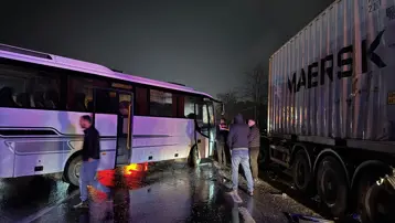 Sakarya'da zincirleme trafik kazasında 12 kişi yaralandı