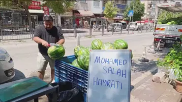 Beşiktaşlı taraftarın Muhammed Salah kararı. 5 ton demişti, sözünden dönmemek için 500 kilo dağıttı