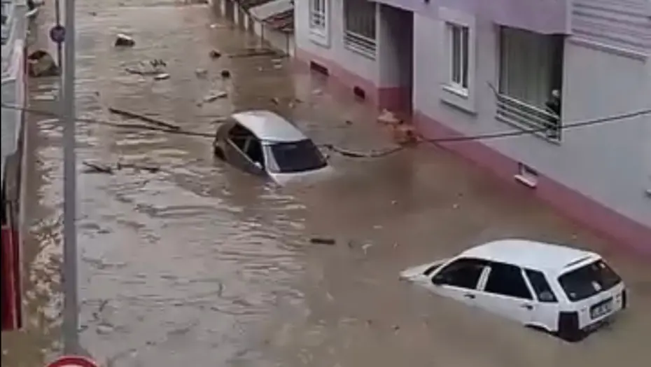 Samsun’da sağanak sele dönüştü. Felaket havadan böyle görüntülendi