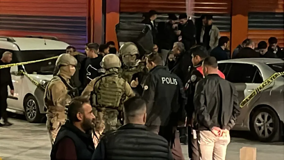 Kayınbiraderlerini öldürüp 2 kişiyi de yaraladı
