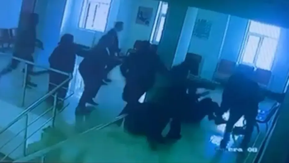 Şanlıurfa’da hasta yakını, 2 hemşireyi darbetti