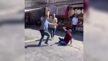 Tarihi çarşıda tartıştığı kişiyi sopayla yaraladı, tutuklandı