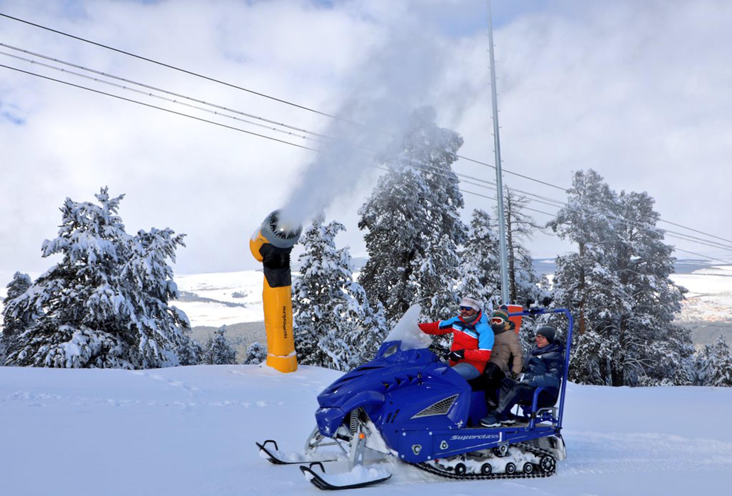 İklim krizine kar müdahalesi, makineler yapay kar üretiyor