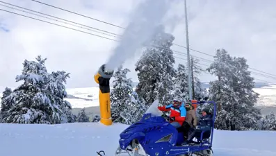 İklim krizine kar müdahalesi, makineler yapay kar üretiyor