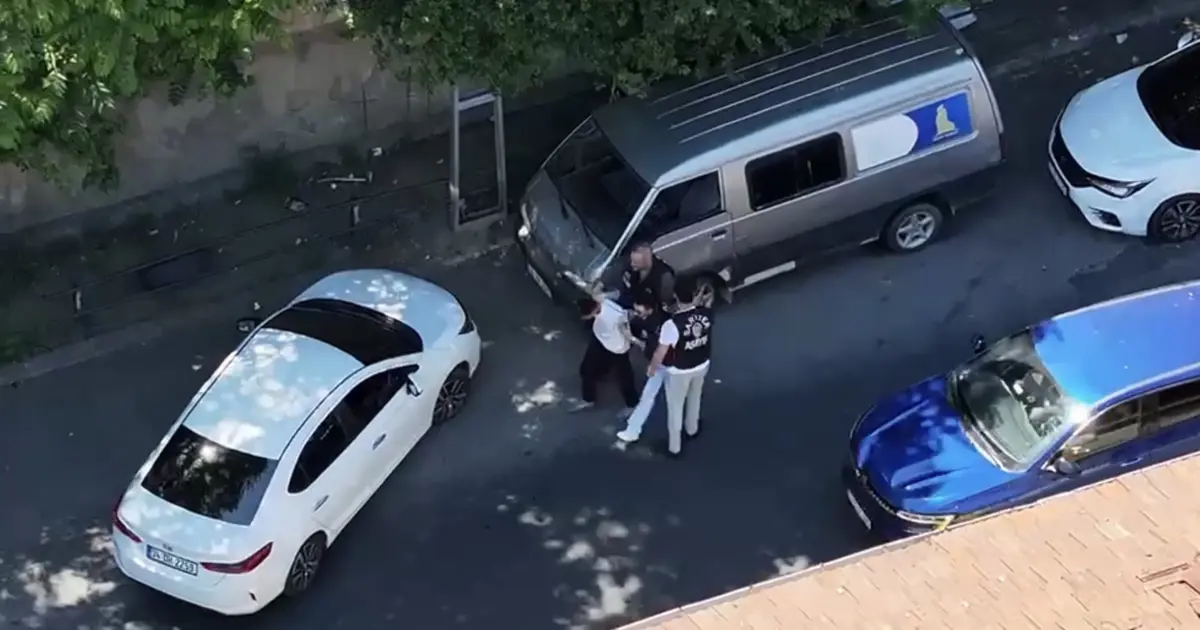 13 yaşındaki çocuk çaldığı minibüsle İstanbul turu yaptı; polis havadan takiple yakaladı