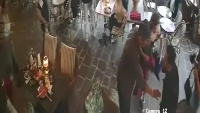 AVM'deki galericiye silahlı saldırı. Çocuk önce dövmesini övmüş, sonra tetiğe basmış