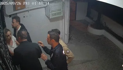 Güllü'nün öldüğü geceden yeni görüntü. Polise panikle defalarca "Annem iyi mi?" diye sormuşŞarkıcı Güllü'nün düştüğü geceye ait yeni görüntüler ortaya çıktı. Güllü'nün tutuklu kızı Tuğyan Ülkem Gülter'in polislere panik halinde defalarca "Annem iyi mi?” dediği görüldü.