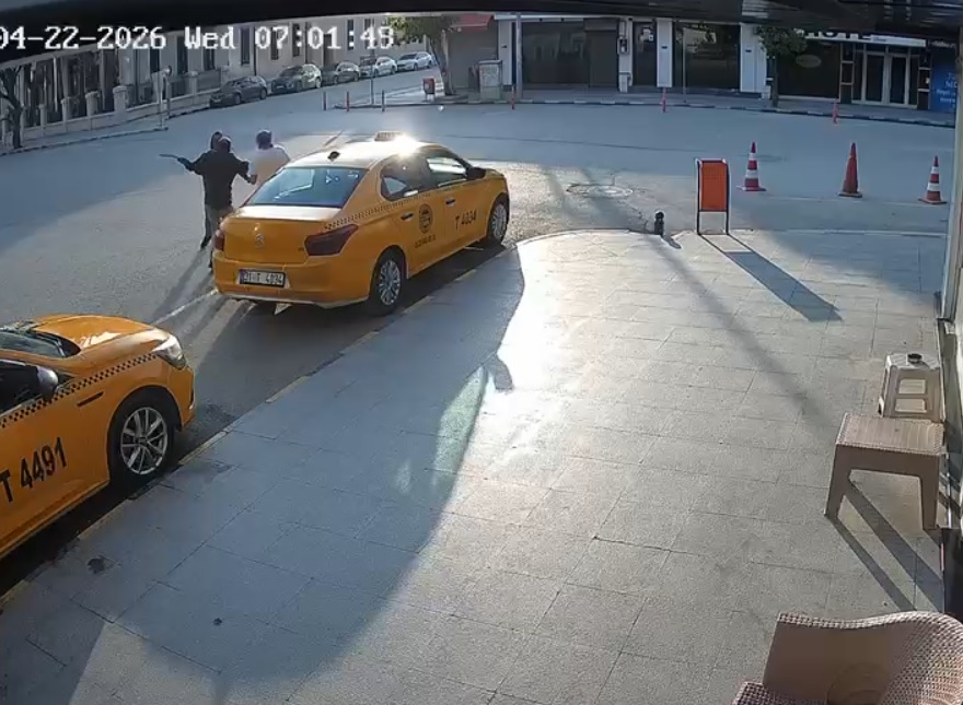 Suç makinesi dehşet saçtı. Bir saatte 3 kişiyi satırla yaraladı