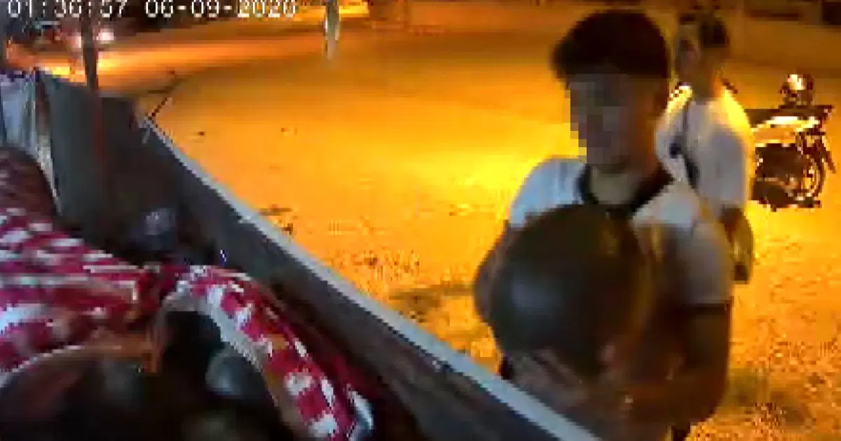 Satış yerinden karpuz alıp, helallik istediler