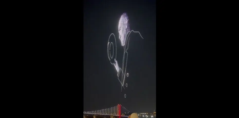 İstanbul Boğazı'ndaki Atatürk silueti görenleri duygulandırdı
