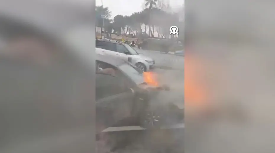 Seyir halindeyken yanan otomobil kullanılamaz hale geldi
