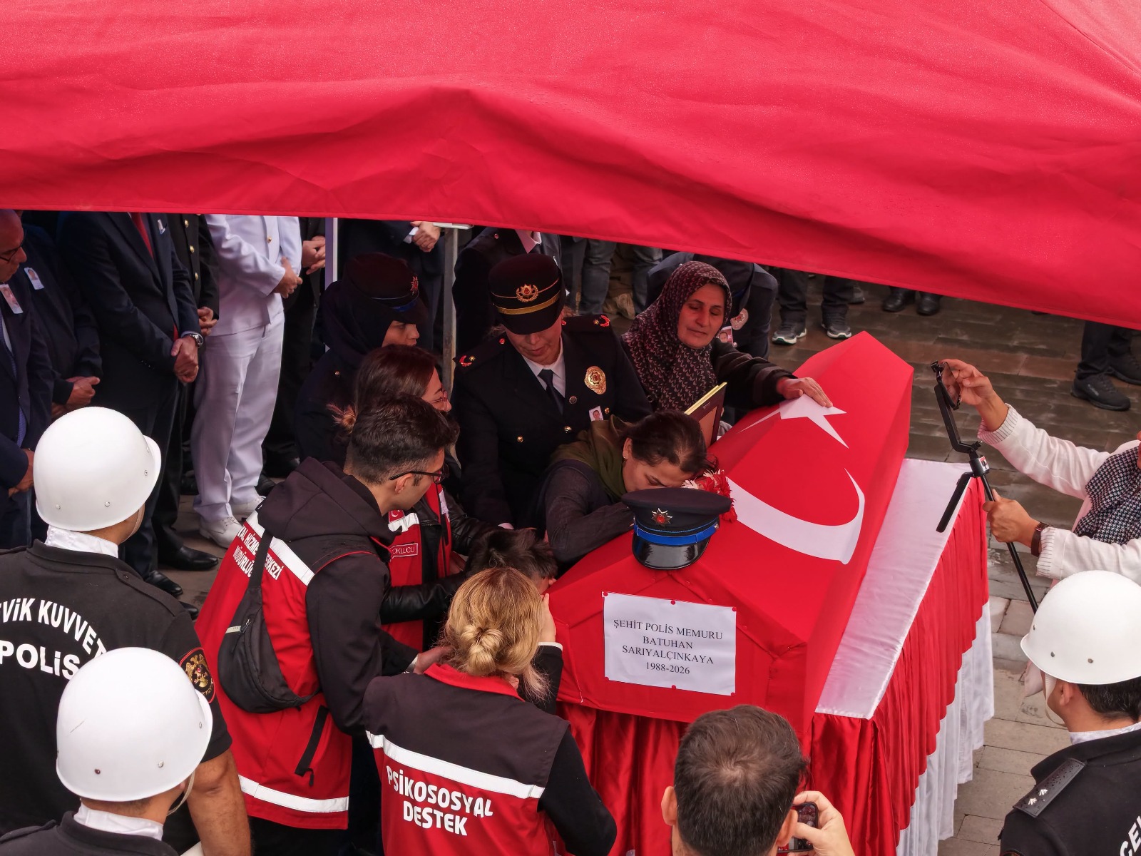 Şehit polis memuru, Giresun'da son yolculuğuna uğurlandı