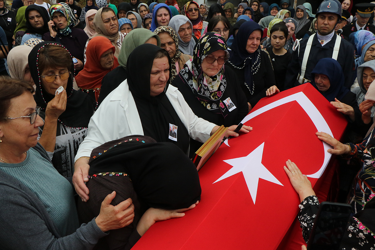 Şehit uzman çavuşa gözyaşlarıyla veda