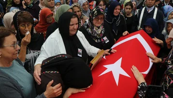 Şehit uzman çavuşa gözyaşlarıyla veda