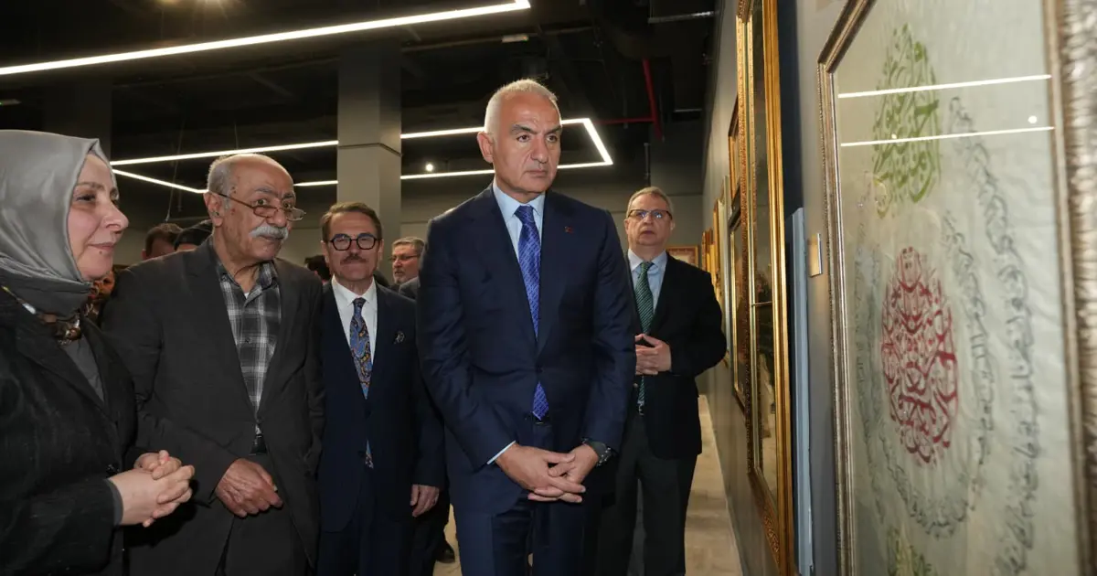 Bakan Ersoy, Fuadnâme sergisinde. "Kültürel mirasımızın yaşatılmasının somut bir göstergesi"