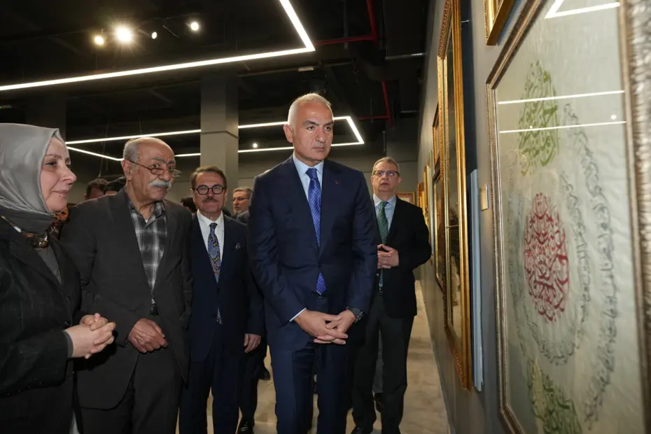 Bakan Ersoy, Fuadnâme sergisinde. 