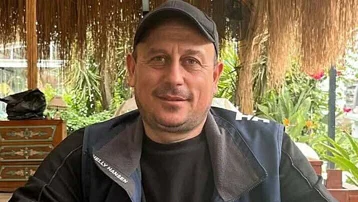 Sevmek istediği deve ısırdı, yaşam savaşı veriyor