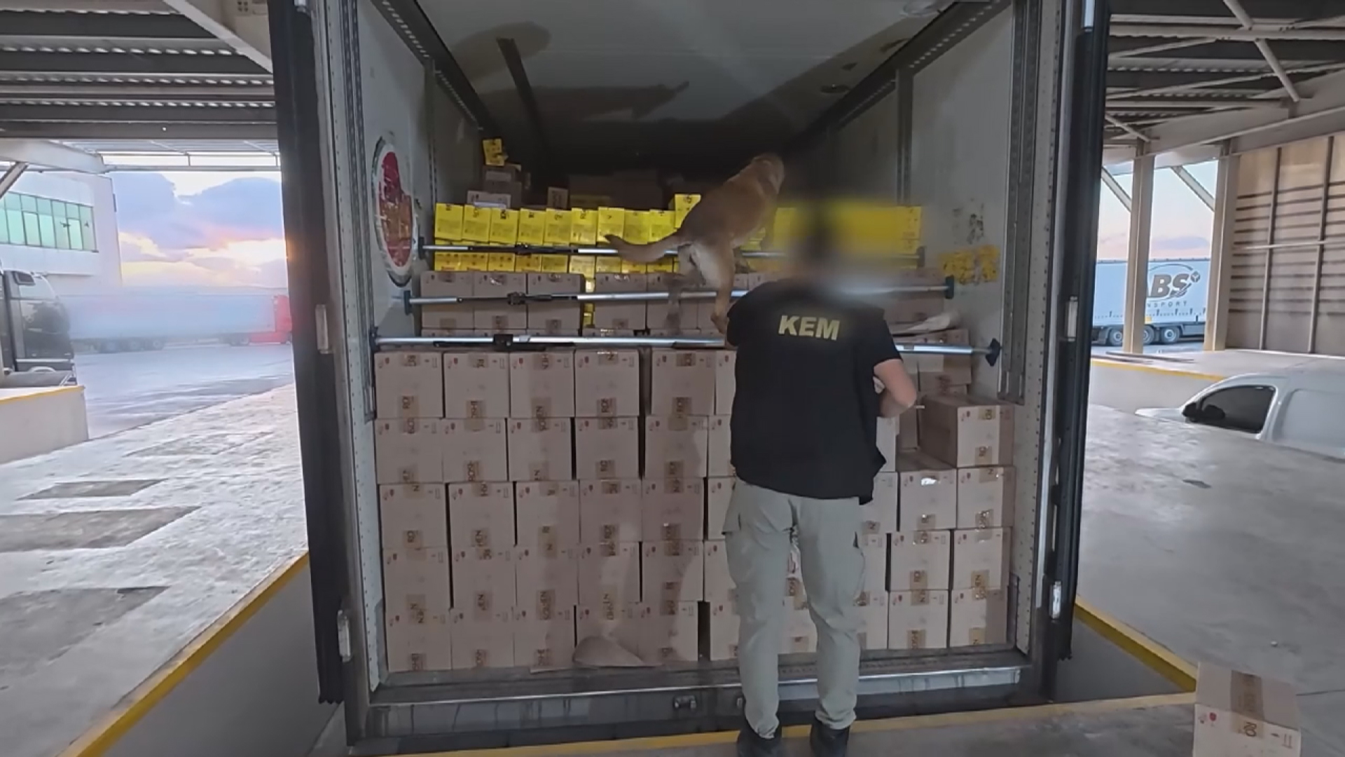 Tırın dorsesinde 376 kilo uyuşturucu ele geçirildi