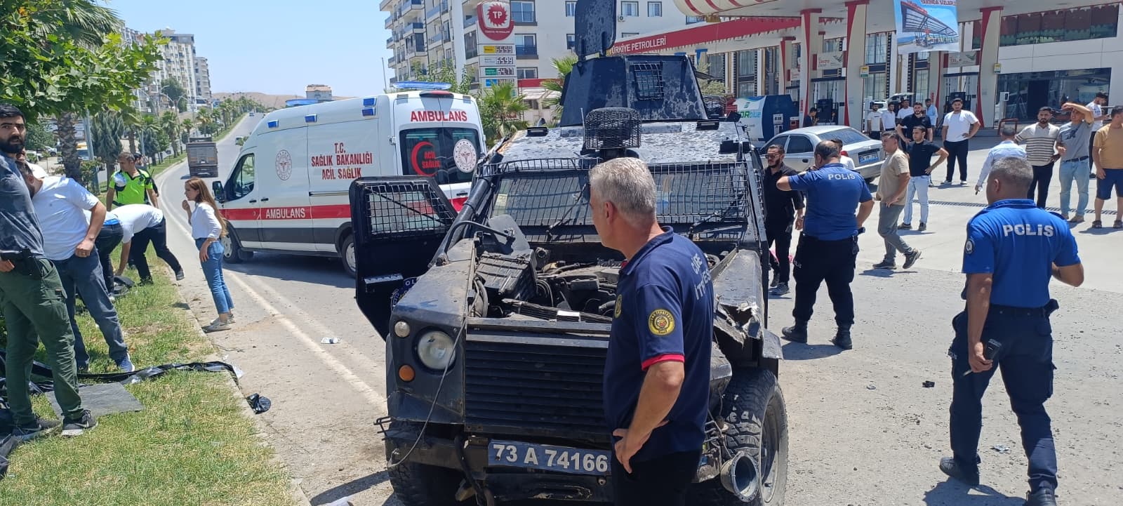 Şırnak'ta zırhlı araç takla attı. 2 polis yaralı