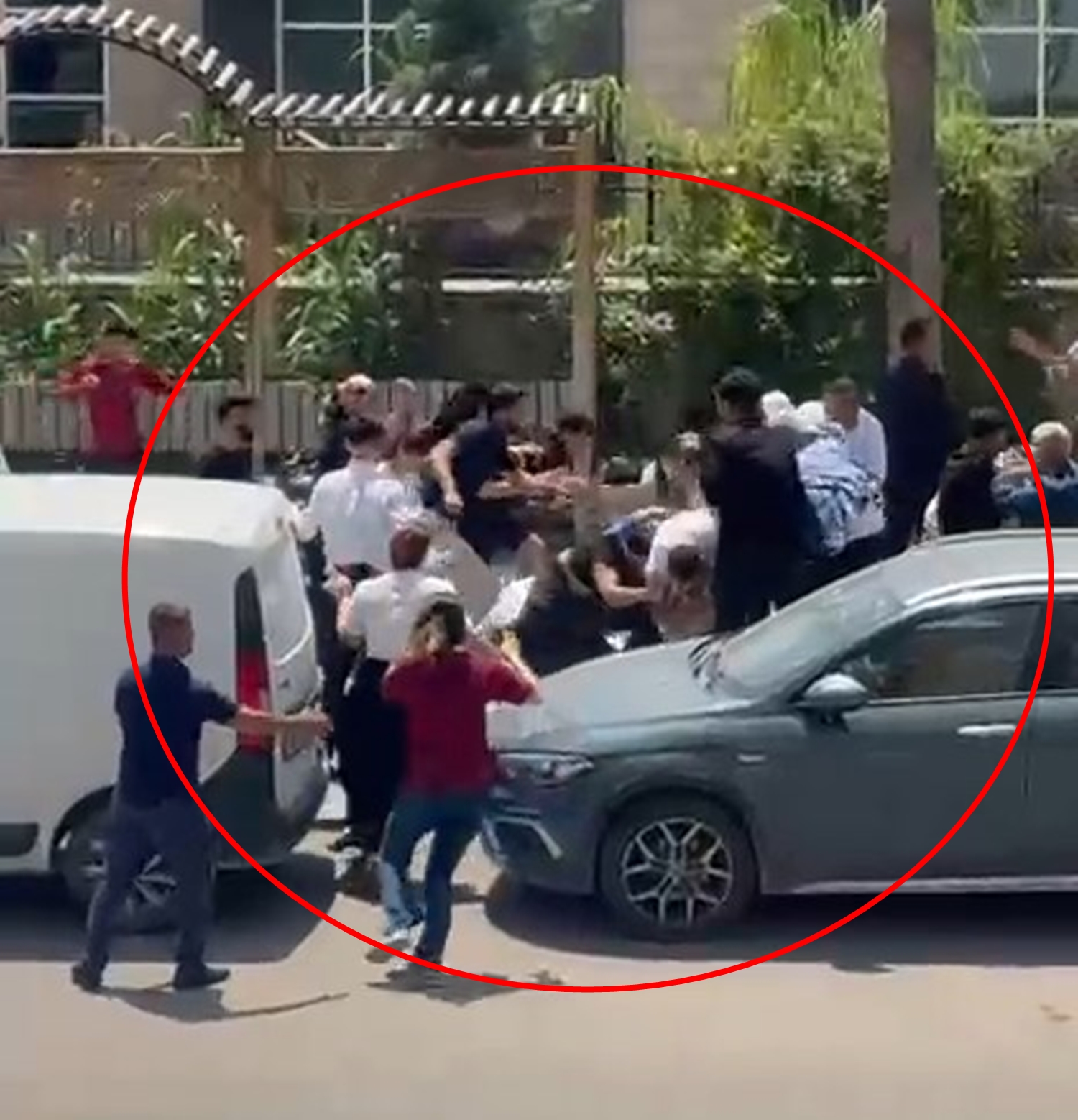 Akraba kavgası meydana savaşına döndü. 8 yaralı, 17 gözaltı