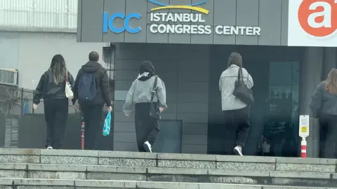 Günün notu | İstanbul Şişli'deki konserde fenalaşan üç kişiden biri yaşamını yitirdi