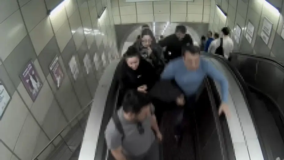 Metroda yolcunun cep telefonunu çalan 2 şüpheli tutuklandı