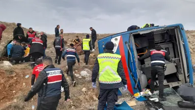 Sivas'ta devrilen cezaevi nakil aracında yaralanan 9 kişiden 8'i taburcu edildi