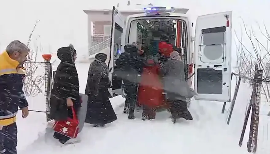 HAMİLE KADIN İÇİN EKİPLER SEFERBER OLDU 5