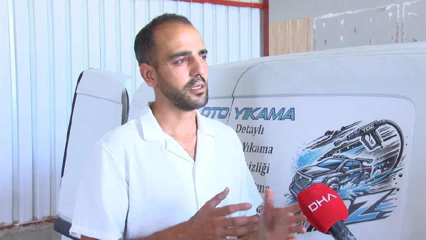 Arabası kirli olanlara görülmemiş sürpriz. Sıra dışı oto yıkamacı sosyal medyanın gündeminde 3