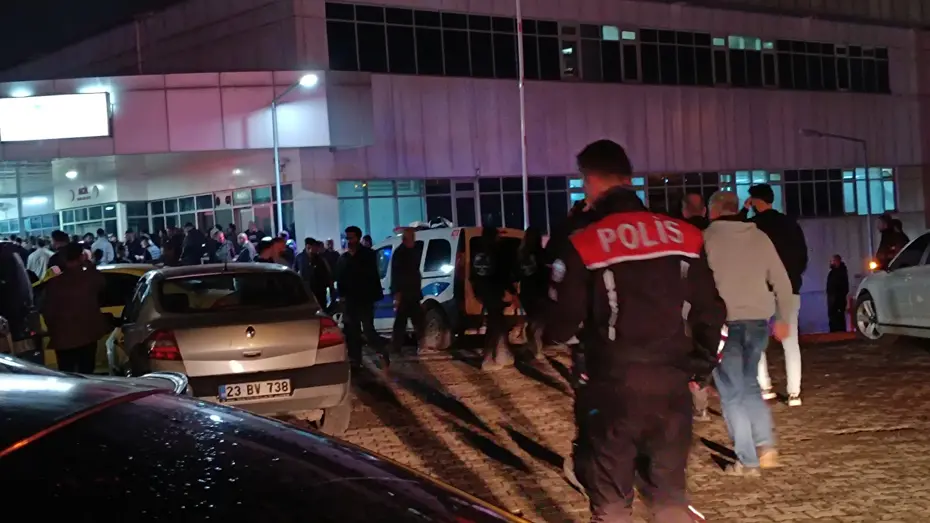 Polise ateş açtı, 4 kişiyi yaraladı
