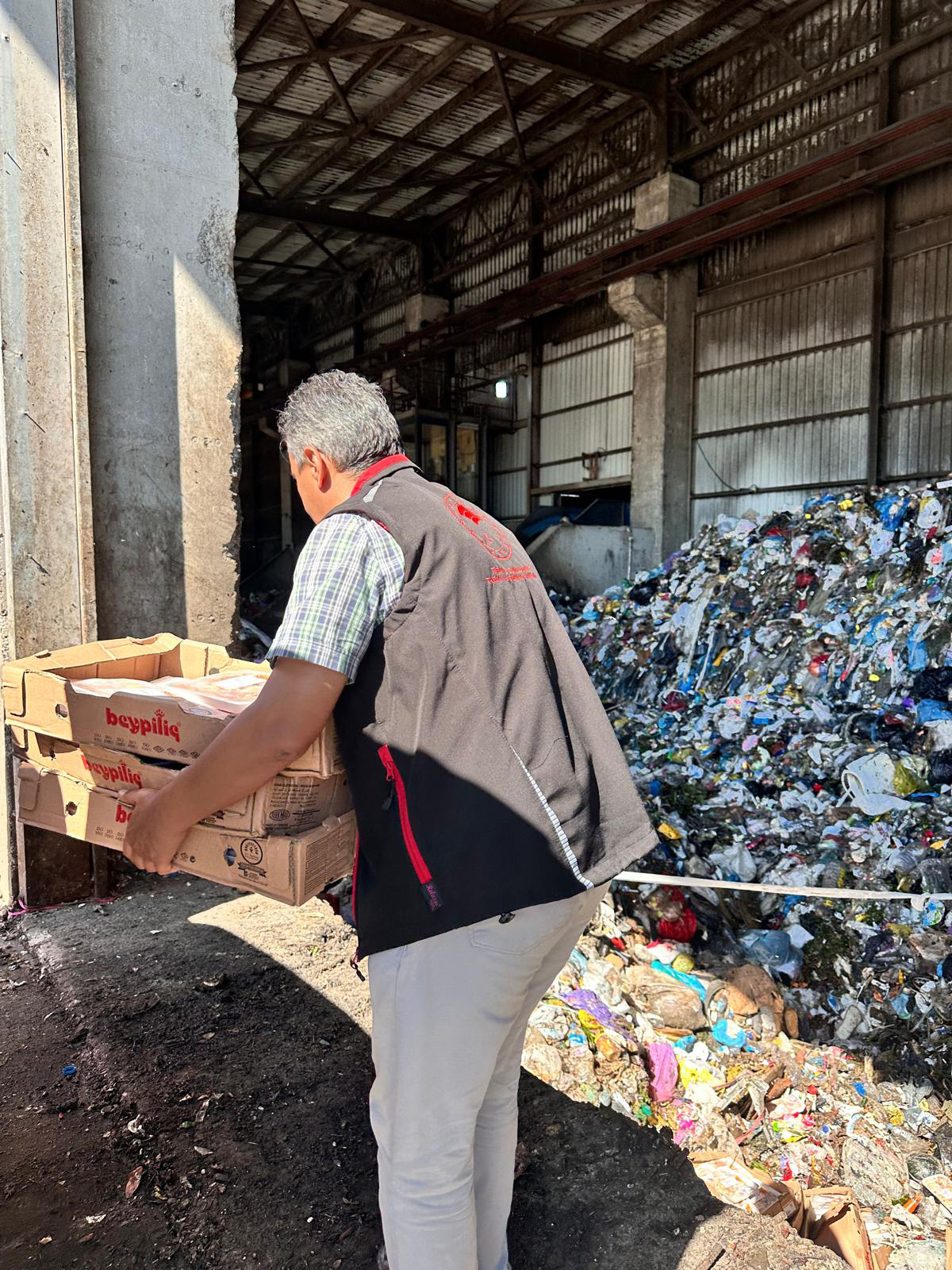 Denetimlerde 140 kilo tarihi geçmiş tavuk ele geçirildi