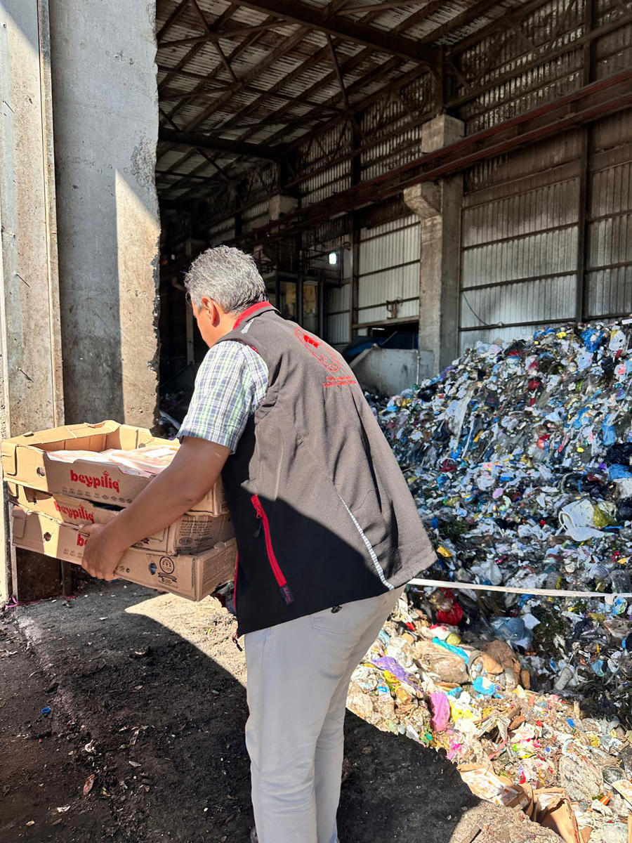Denetimlerde 140 kilo tarihi geçmiş tavuk ele geçirildi