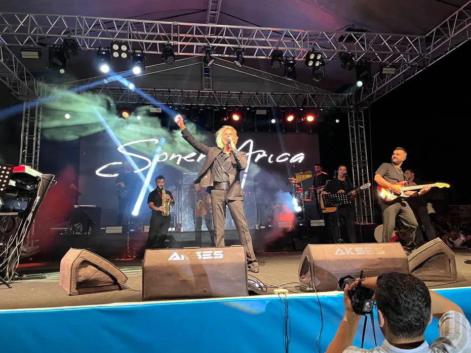 Soner Arıca, annesi ve dayısı Kadir İnanır'ı andı