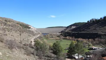 Sular altında kalacak mezarlık taşınıyor, acılı baba gözyaşlarıyla içinde bekliyor 