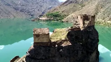 Baraj suları çekilince gün yüzüne çıktı. Orta Çağ'dan kaldığı tahmin ediliyor