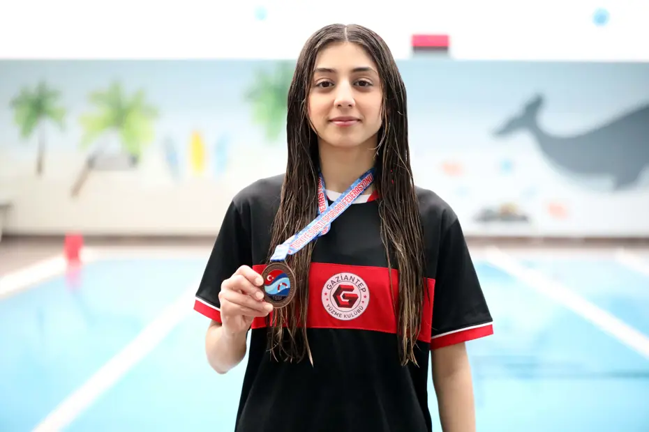 Korkusunu yenmek için başladı, yeteneğiyle dikkat çekti. Madalya kazandıran başarı hikayesi