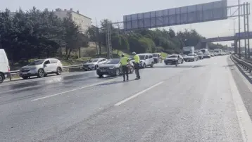 İstanbul'da trafiği durduran kaza. TEM Otoyolu'nda 10 araç birbirine girdi