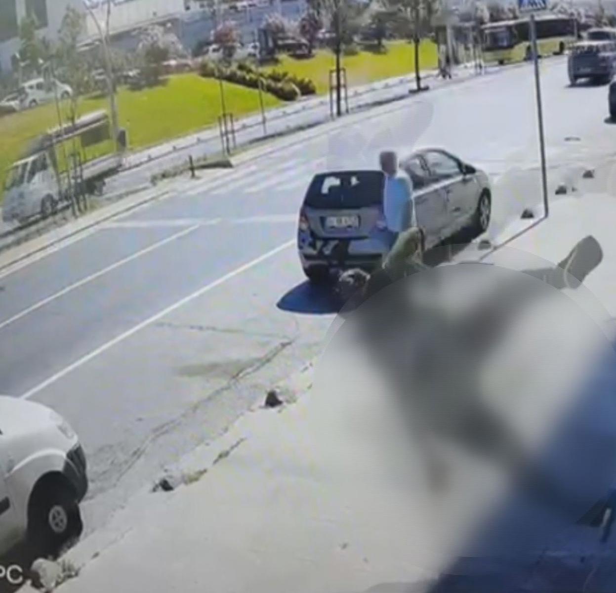 İşçi 3'üncü kattan kaldırıma düşerek ağır yaralandı