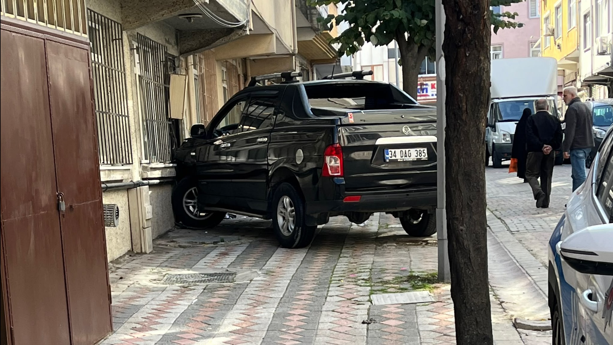 Otomobilini park etmek istedi. Yön tarifi yapan eşinin ölümüne neden oldu
