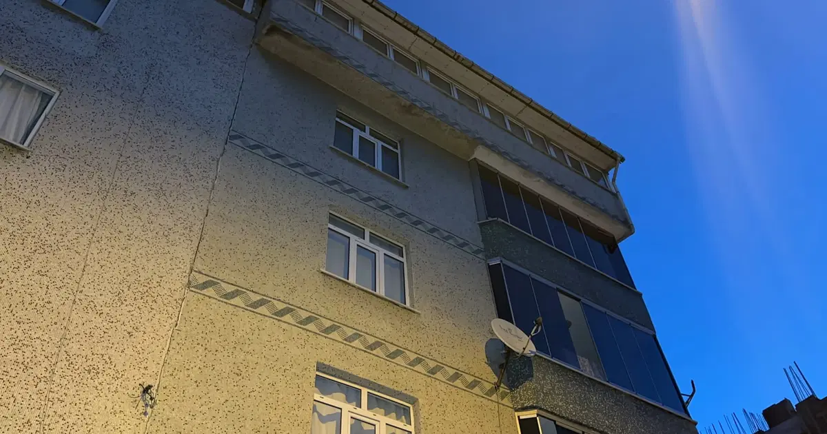 Sultangazi'de kolonlardan ses gelen 2 bina tahliye edildi