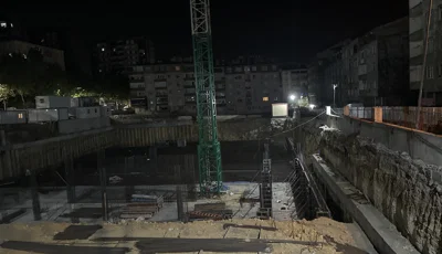 Sultangazi’de inşaatta toprak kayması. Çatlak oluşan sokak kapatıldıSultangazi‘de bir inşaatın temelinde meydana gelen toprak kayması nedeniyle etrafındaki yolda çatlaklar oluştu. Zabıta ekipleri, önlem amaçlı sokağı trafiğe kapattı.