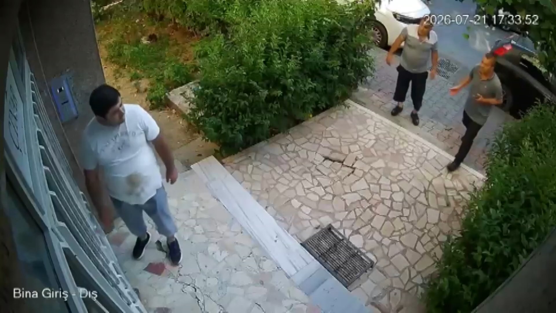 Takıntılı olduğu kadının annesini bıçaklayıp engelli komşuyu yaraladı
